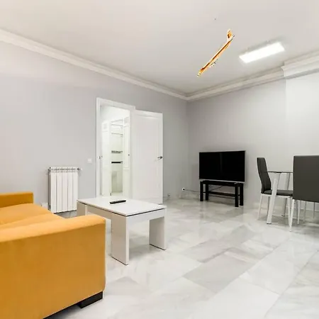 Cozy And Comfortable Apartment In Plaza Castilla Madrid Exterior photo
